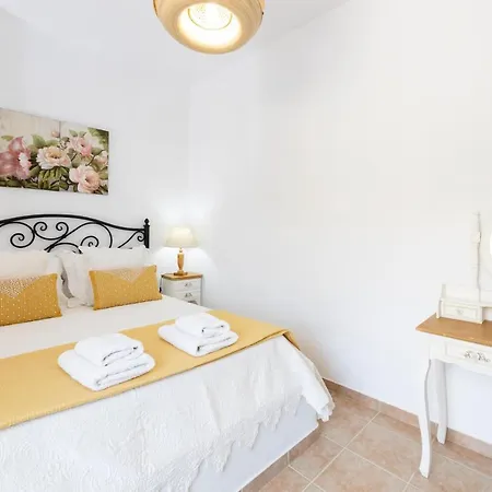 Apartment Moschoula *