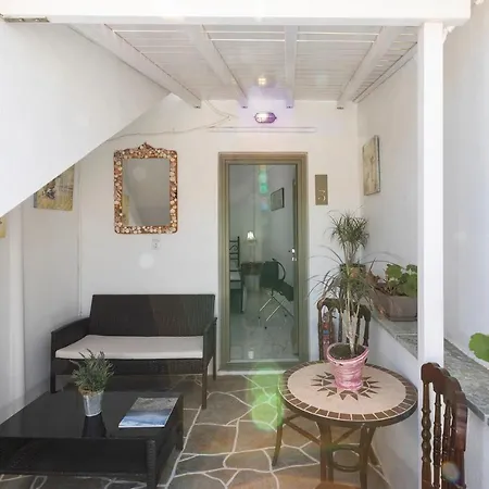 Apartment Moschoula *